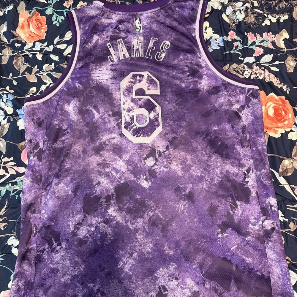 Nike LeBron James Los Angeles Lakers Select Series Jersey - Picture 4 of 5
